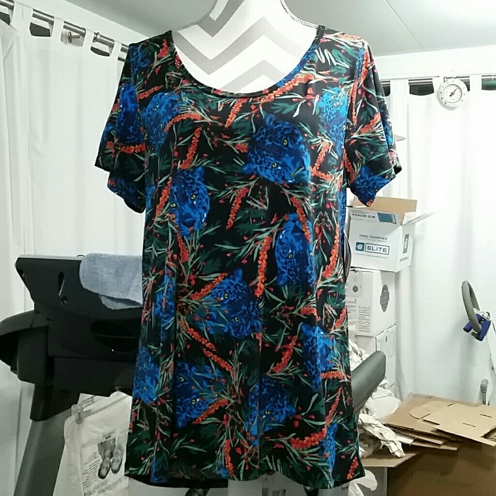 Lularoe Classic T XL, BNWT, panthers!